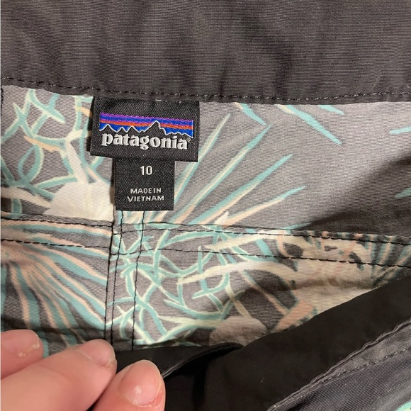 PATAGONIA- woman’s Wavefarer Boardshorts - 5" - NWT - Picture 3 of 4